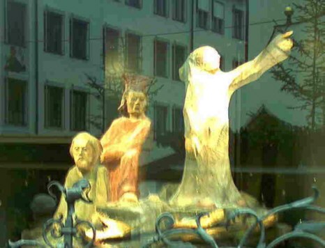 Skulptur gespiegelt